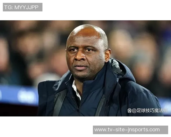 德罗西正式成为热那亚新任主帅接替维埃拉开启执教生涯