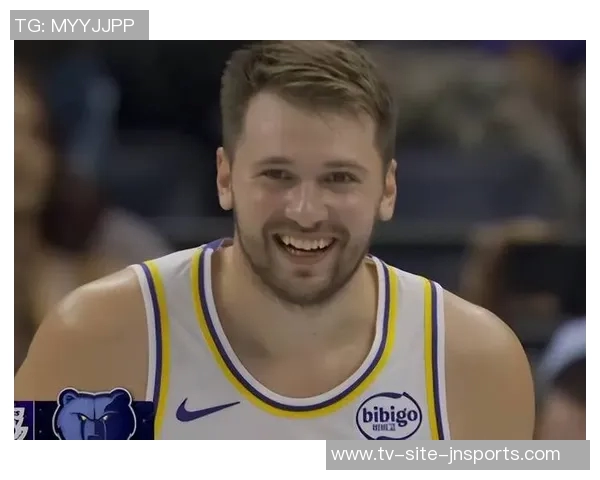 詹姆斯本赛季表现低迷球权到手立刻传给东契奇 詹姆斯本赛季表现低迷球权到手立刻传给东契奇