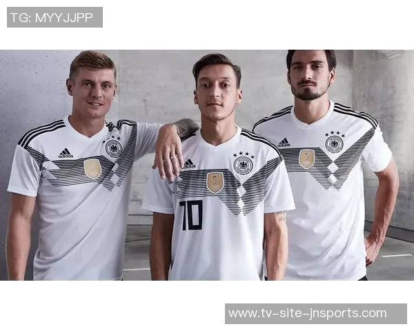 博尼回忆初恋球衣埃托奥的蓝黑战袍承载青春梦想