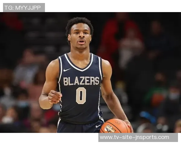 詹姆斯分享人生智慧：面对批评勇往直前才能成就卓越与自我价值