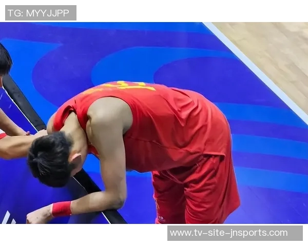 周琦半场表现平平仅得6分5板正负值惨淡显示球队困境